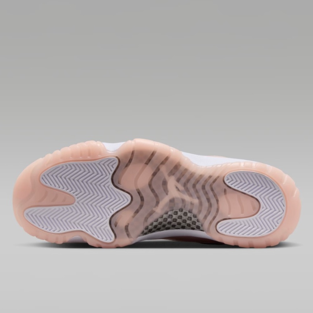 Air Jordan 11 Retro Low - Picture 2 of 7